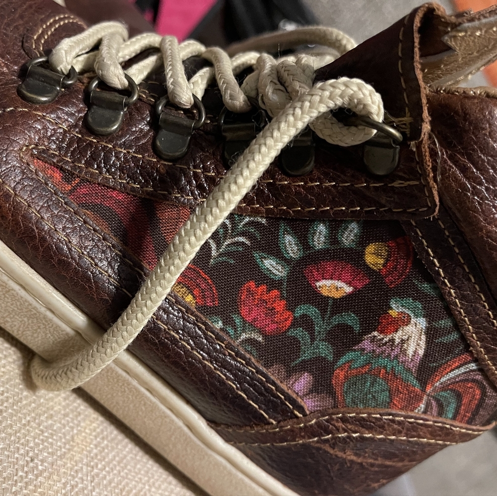 Boots - Picture 6 of 10